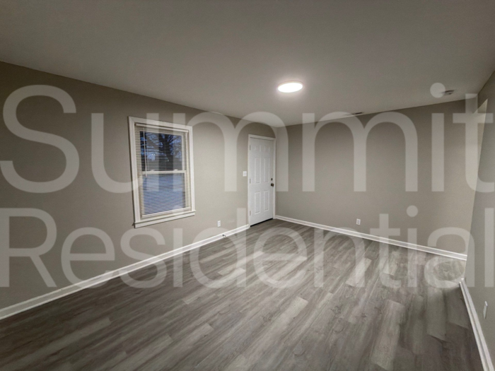 3031 Linwood Ave - Photo 2 of 13