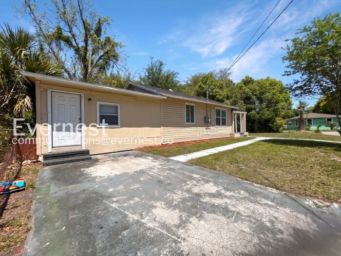 1417 Claudia Spencer St - Photo 3 of 24