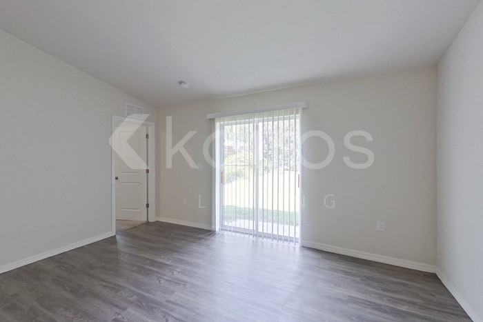 9099 Aegean Cir - Photo 4 of 22