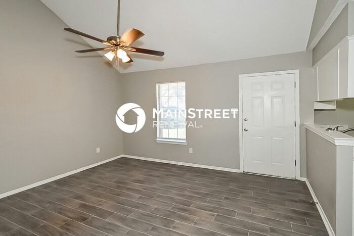 4568 Summer Crk N - Photo 4 of 16