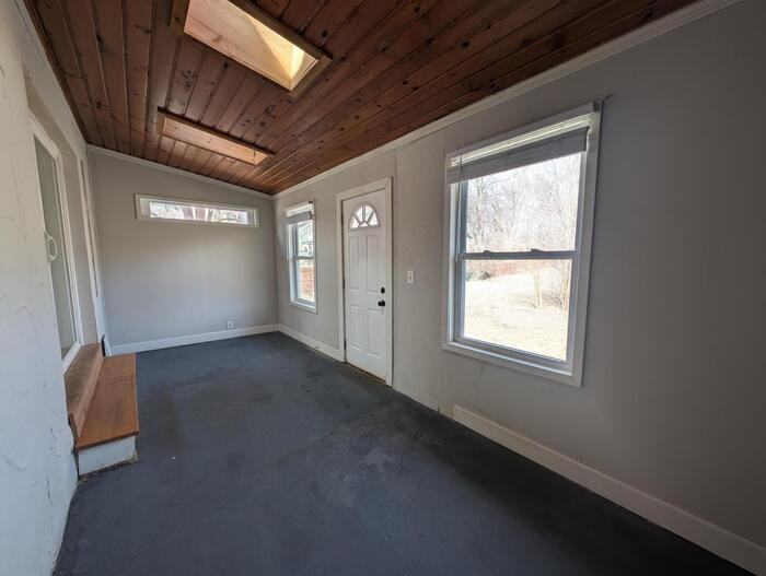 140 Park St E - Photo 7 of 26