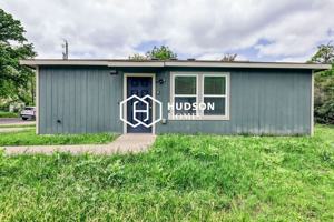 featured image of 415 E Garrison Ave #B