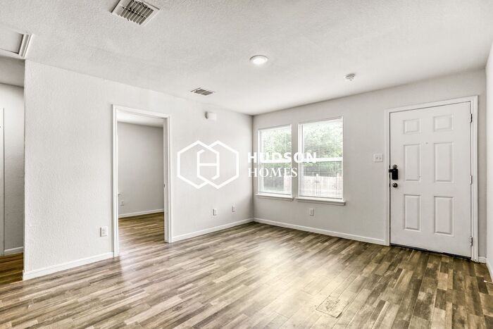 415 E Garrison Ave #B - Photo 4 of 17