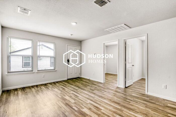 415 E Garrison Ave #B - Photo 5 of 17