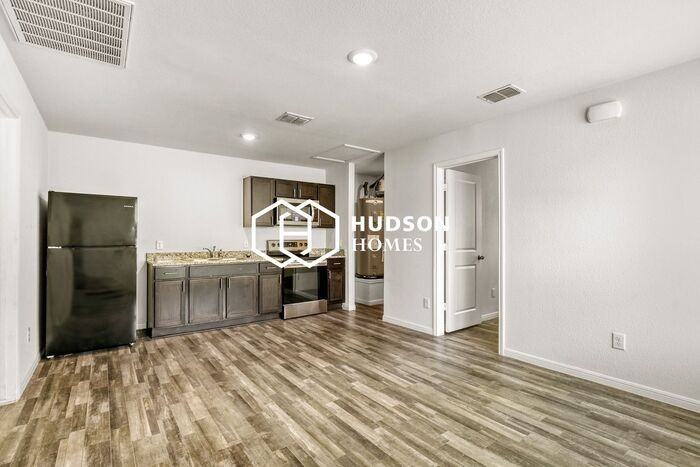 415 E Garrison Ave #B - Photo 6 of 17