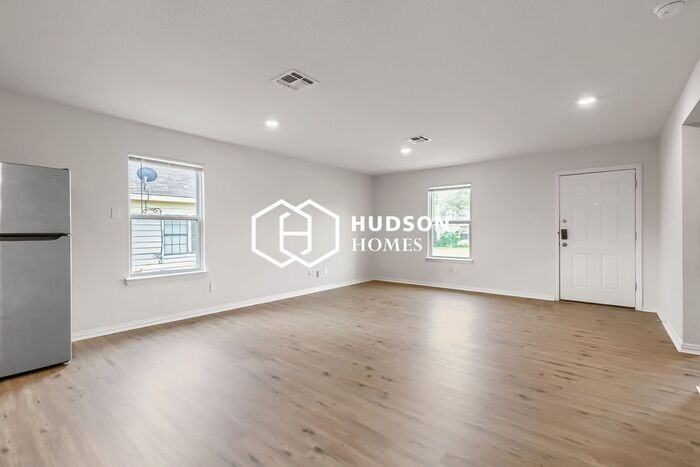 1813 Polk St - Photo 4 of 14