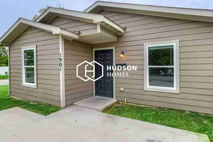 1901 Giddings St - Photo 3 of 14