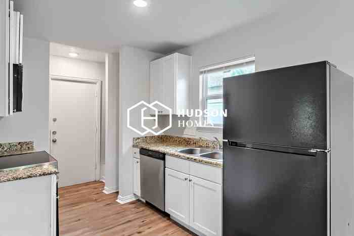 1901 Giddings St - Photo 5 of 14