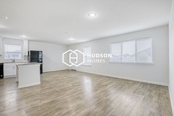 2027 Clay St - Photo 3 of 14