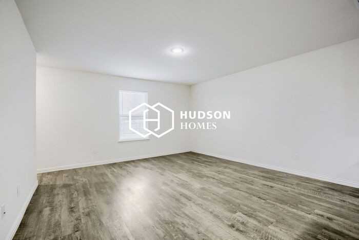 2029 Clay St - Photo 3 of 14