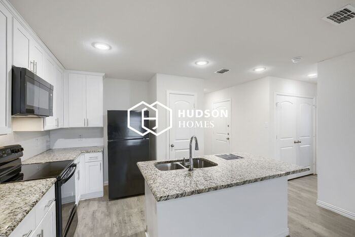 2029 Clay St - Photo 5 of 14