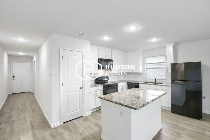 2031 Clay St - Photo 5 of 14