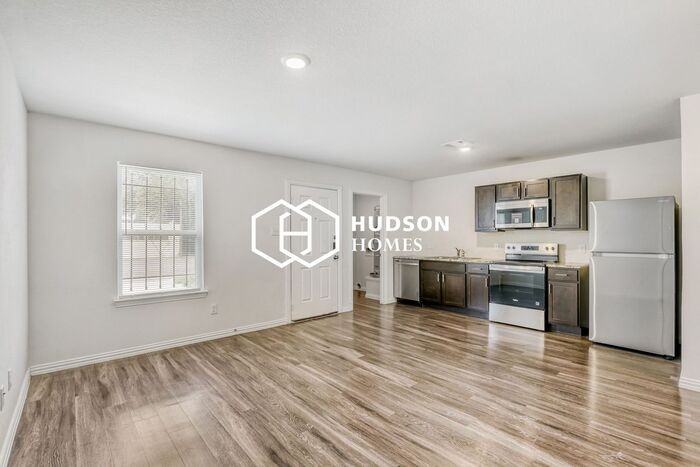 209 W Avenue A - Photo 5 of 14