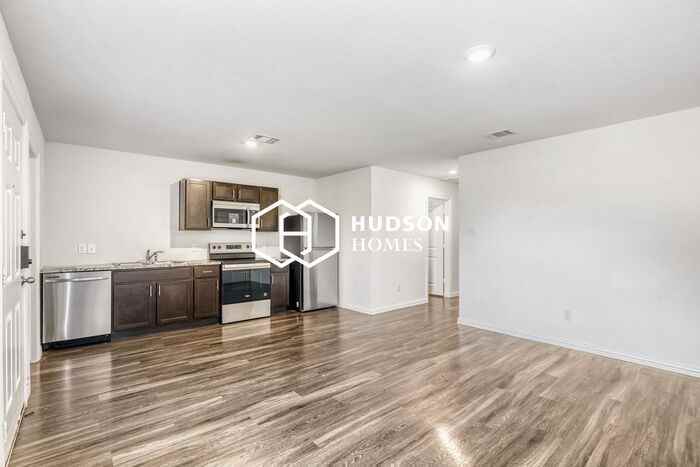 209 W Avenue A - Photo 6 of 14