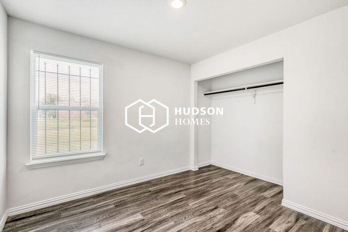 209 W Avenue A - Photo 7 of 14