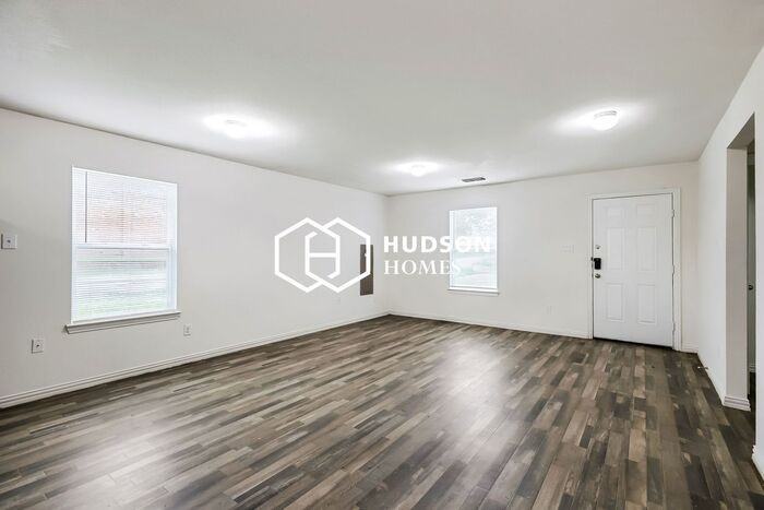 2400 S Barrett Ave - Photo 3 of 14