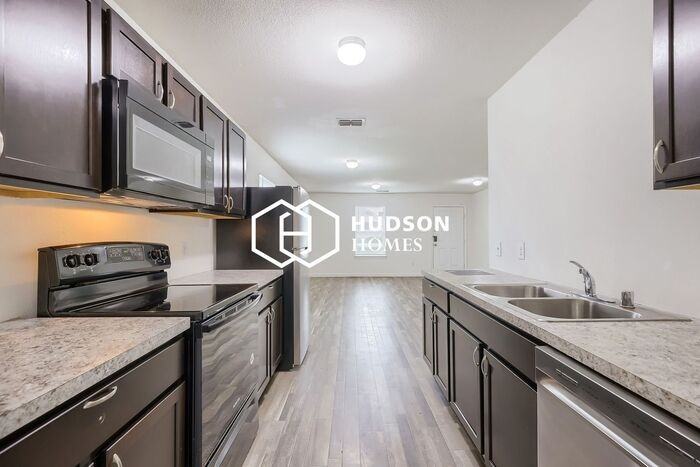 2400 S Barrett Ave - Photo 5 of 14