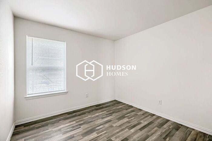 2400 S Barrett Ave - Photo 7 of 14