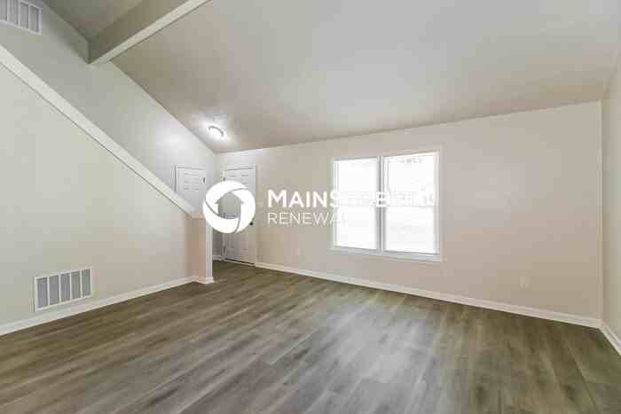 785 Redland Dr - Photo 4 of 17