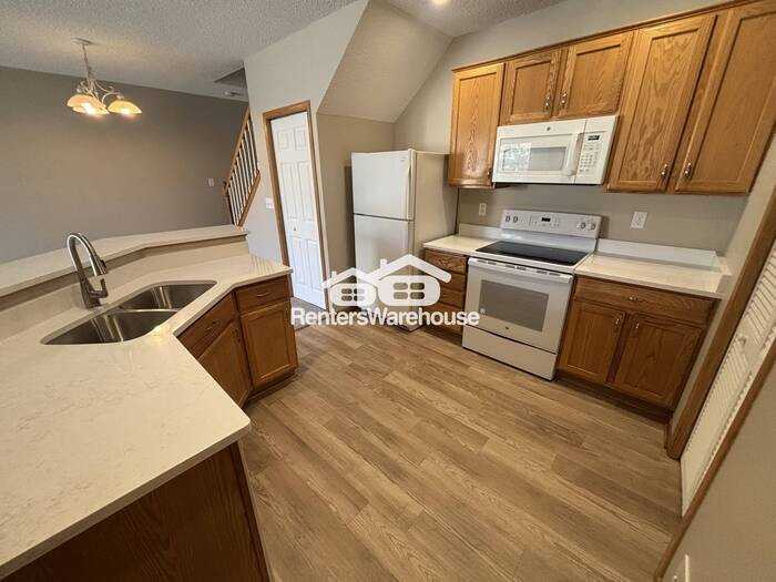 1905 Wildflower Ct - Photo 3 of 21