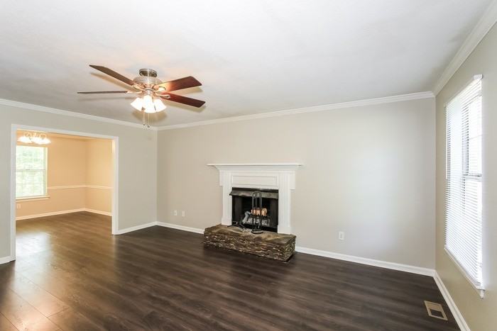 3025 Silverwood Dr - Photo 4 of 12