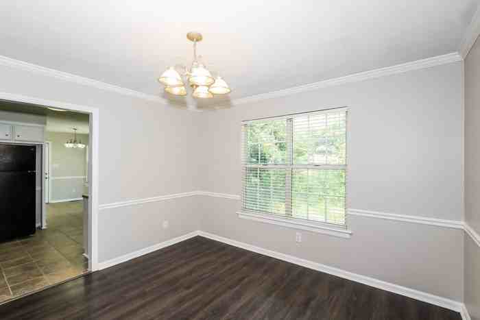 3025 Silverwood Dr - Photo 5 of 12