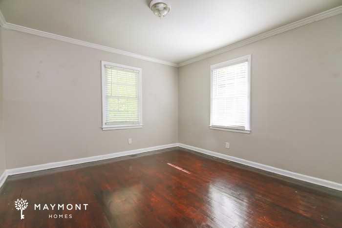 2139 Charles St - Photo 5 of 12