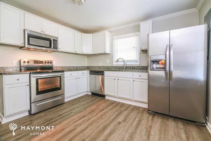 2139 Charles St - Photo 6 of 12