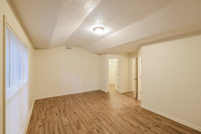 4804 Eastern Hills Ln - Photo 6 of 11