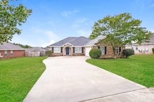 3205 Hampton Cir - Photo 1 of 1