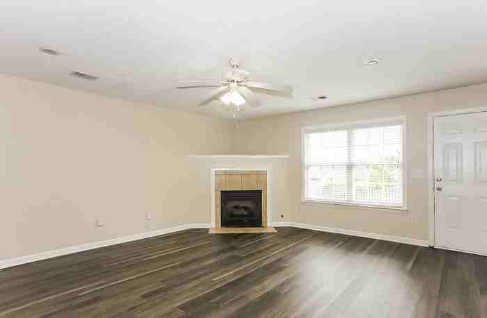3205 Hampton Cir - Photo 3 of 11