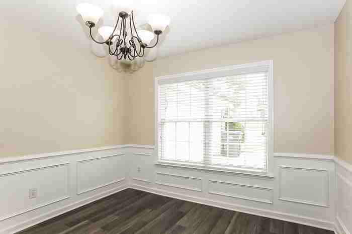 3205 Hampton Cir - Photo 4 of 11