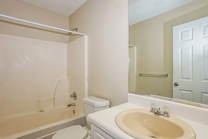 3205 Hampton Cir - Photo 7 of 11