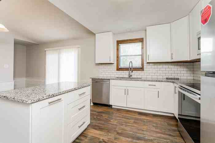 5731 Styers Ferry Rd - Photo 6 of 12