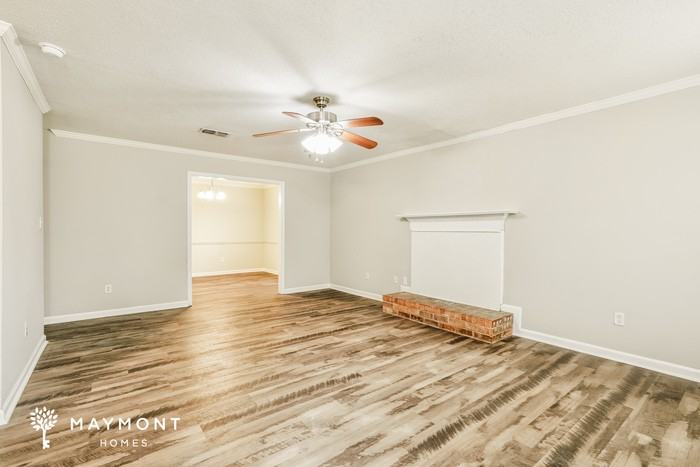 4327 Parkwood Dr - Photo 3 of 11