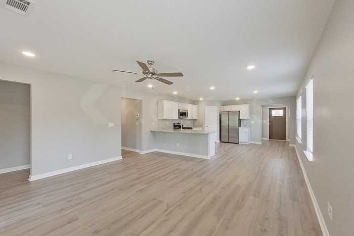 625 June St - Photo 5 of 22