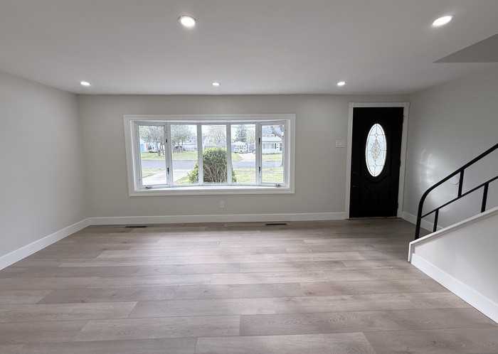 315 Park Ave - Photo 4 of 33