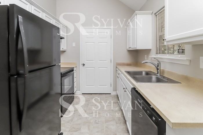 2800 Oneida Rd - Photo 6 of 16