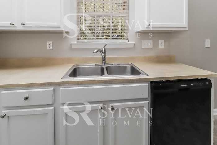 2800 Oneida Rd - Photo 7 of 16