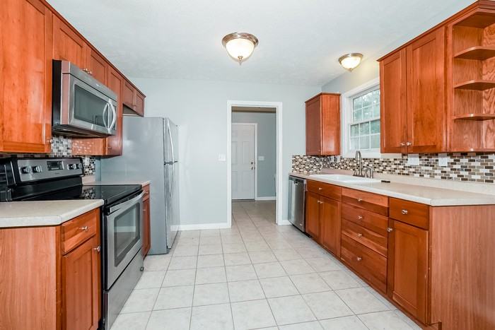 123 Plymouth Rd - Photo 4 of 12