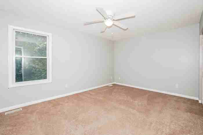 123 Plymouth Rd - Photo 5 of 12