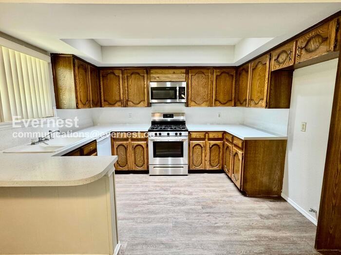 5024 S Birch Ave - Photo 3 of 30