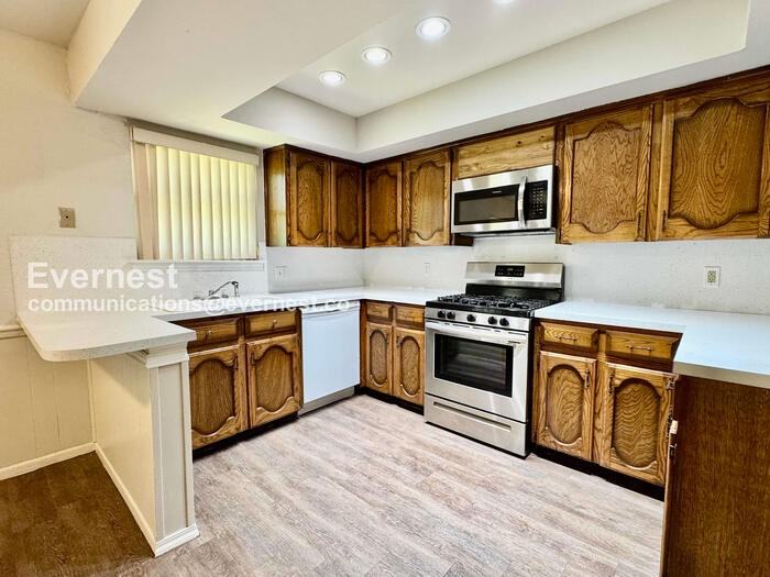 5024 S Birch Ave - Photo 4 of 30