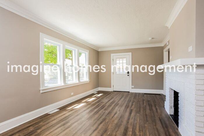 1647 Parkwood Rd - Photo 6 of 20