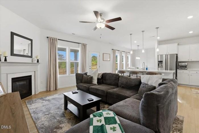 4005 Kingcraig Ln - Photo 3 of 34