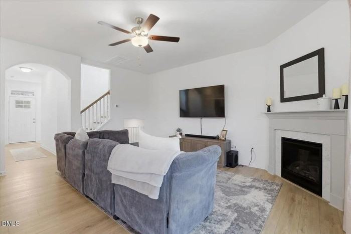 4005 Kingcraig Ln - Photo 5 of 34