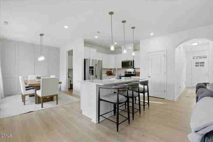 4005 Kingcraig Ln - Photo 6 of 34