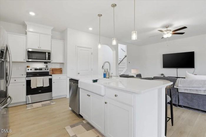 4005 Kingcraig Ln - Photo 7 of 34