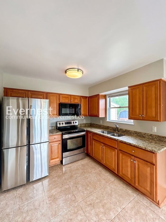 800 Catherine St - Photo 2 of 24