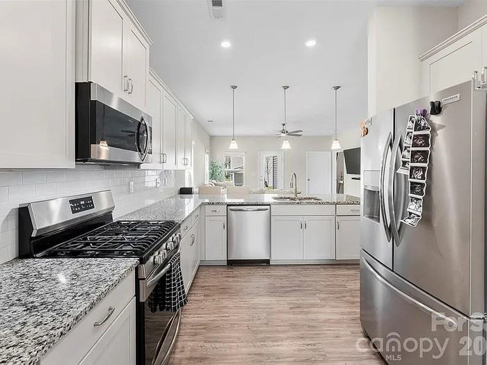 4631 Christina Ct - Photo 5 of 32